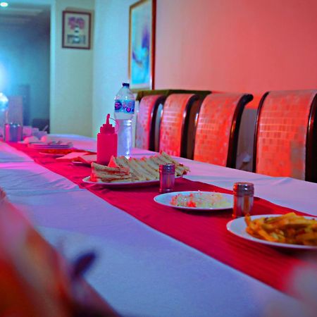 Quick Continental Hotel - Jail Road Лахор Екстер'єр фото