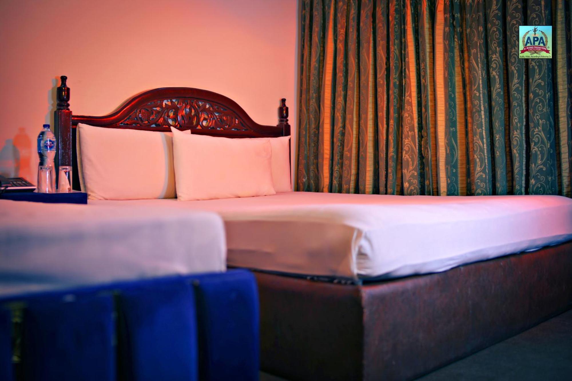 Quick Continental Hotel - Jail Road Лахор Екстер'єр фото