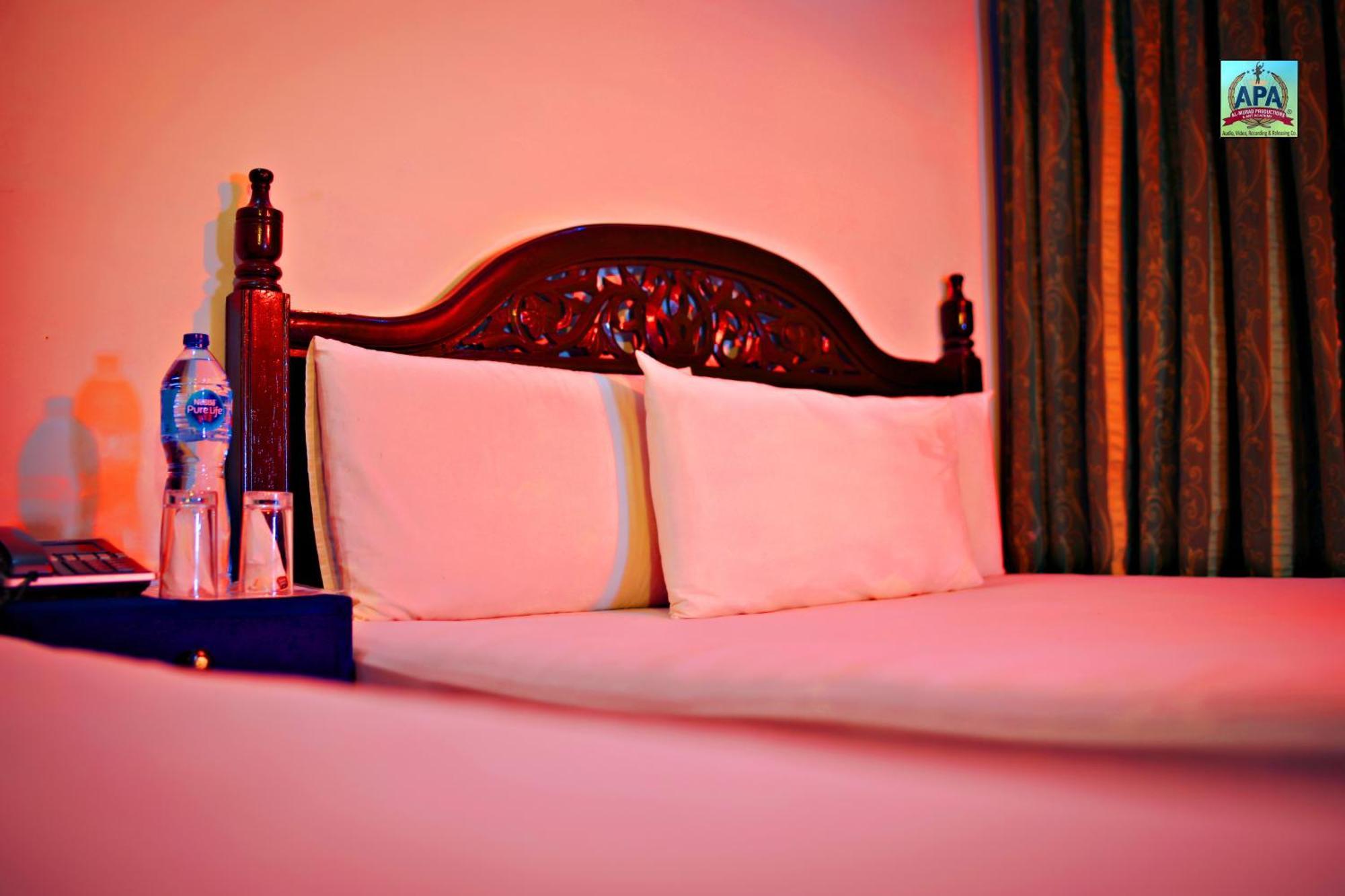 Quick Continental Hotel - Jail Road Лахор Екстер'єр фото