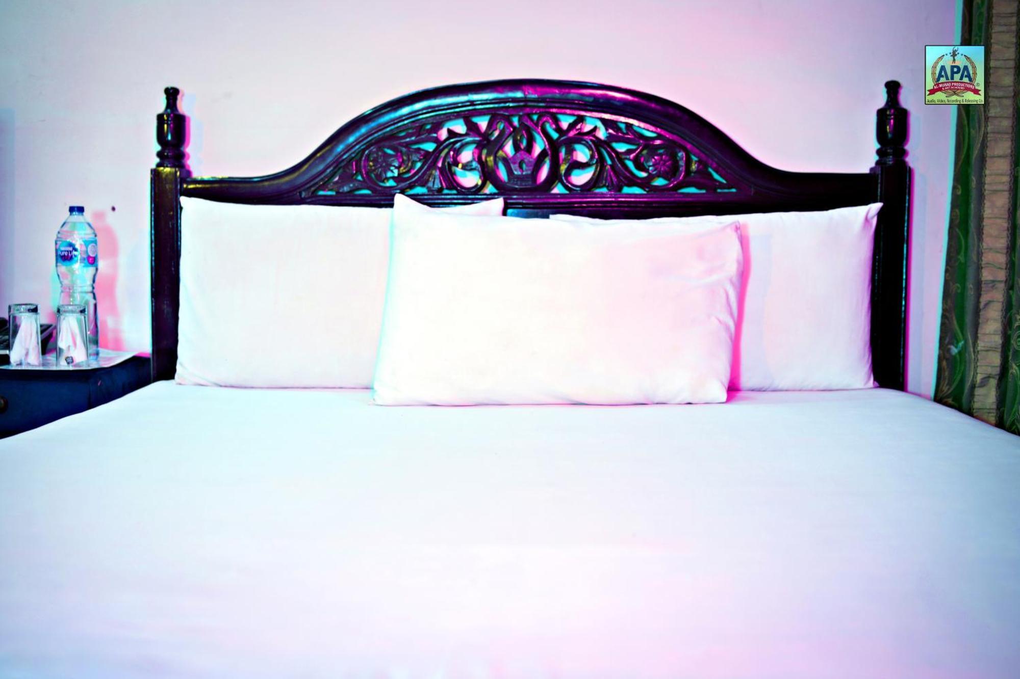 Quick Continental Hotel - Jail Road Лахор Екстер'єр фото