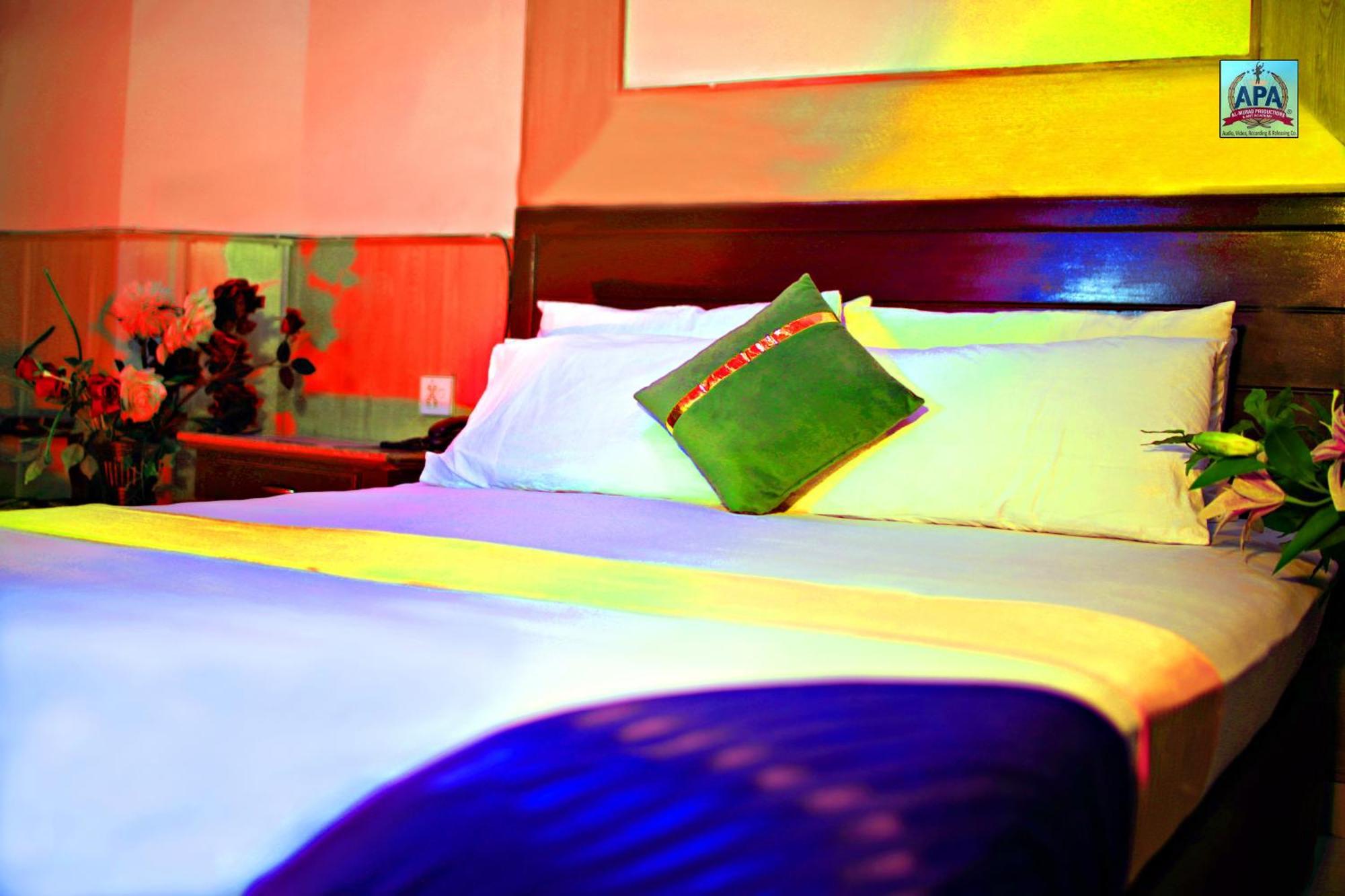 Quick Continental Hotel - Jail Road Лахор Екстер'єр фото
